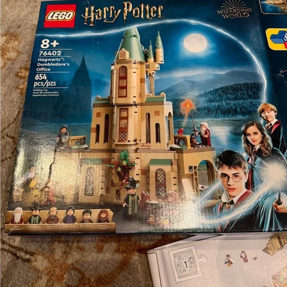 LEGO Harry Potter Hogwarts Castle Set - Picture 2 of 5